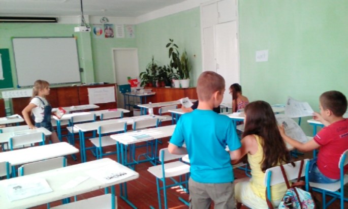 My 4th graders often showed up more than an hour before classes started- this is about 45 minutes early (many days they were in the classroom when I arrived- on time!)