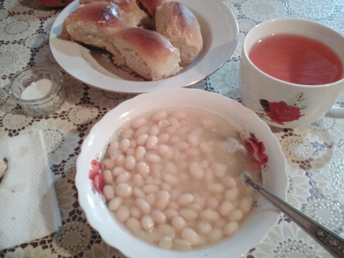 A lunch of bean soup, freshly baked bread (still warm and super yummy!), and compot (homemade juice, in this case, plum juice).